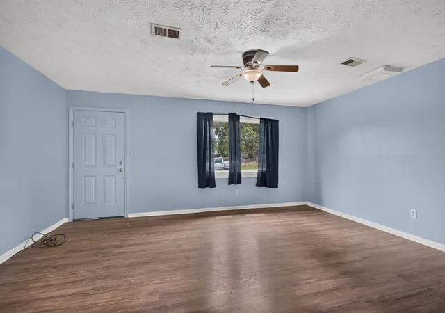 Photo 3 of Single family home for sale at 228 Laurel Ln, Nicholasville, KY 40356 | MLS# 26023551 | Listing updated on 2026-08-28