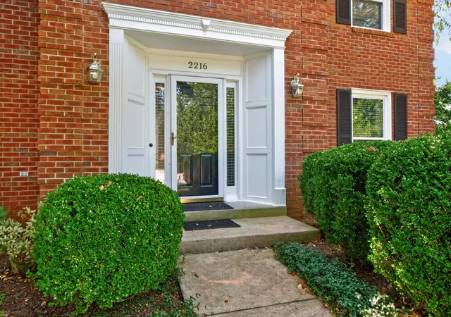 Photo 2 of Single family home for sale at 2216 Cascade Wy, Lexington, KY 40515 | MLS# 26023670 | Listing updated on 2026-09-18