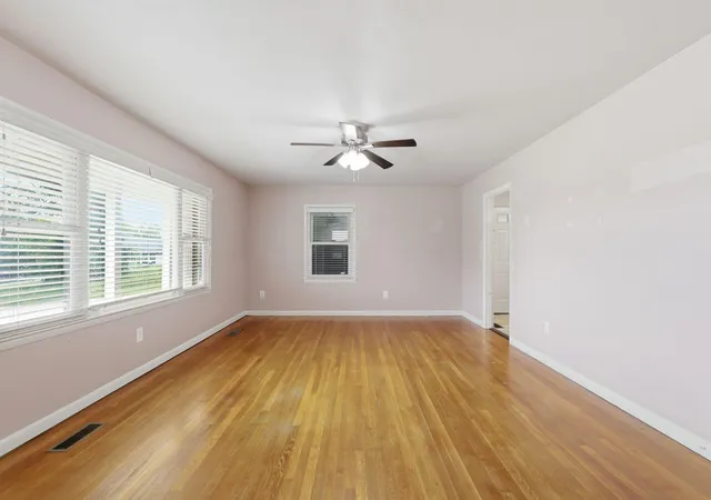 Photo 3 of Single family home for sale at 54 Locust Dr, Winchester, KY 40391 | MLS# 26023633 | Listing updated on 2026-08-28