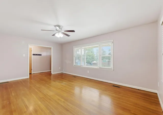 Photo 4 of Single family home for sale at 54 Locust Dr, Winchester, KY 40391 | MLS# 26023633 | Listing updated on 2026-08-28