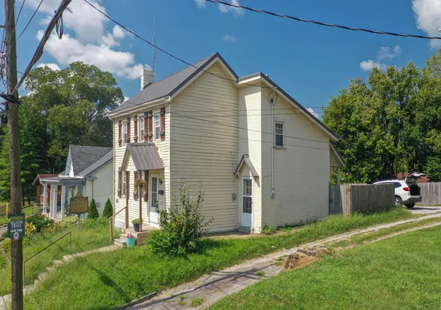 Photo 3 of Single family home for sale at 421 High St, Paris, KY 40361 | MLS# 26023677 | Listing updated on 2026-08-31