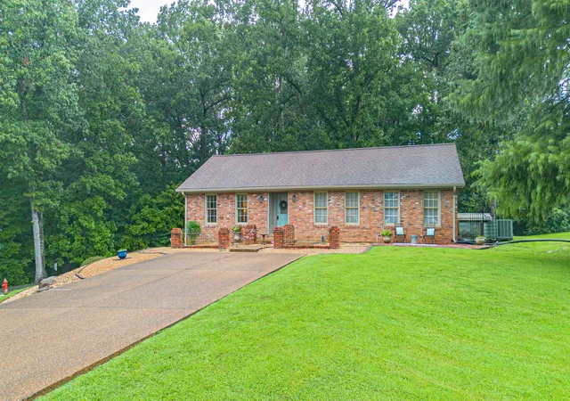 Photo 2 of Sale Pending at 206 Circle Dr, Benton, KY 42025 | MLS# 26023665 | Listing updated on 2026-09-09