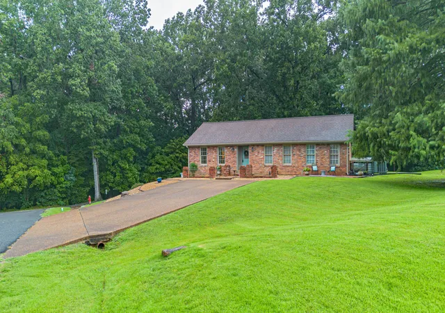 Photo 3 of Sale Pending at 206 Circle Dr, Benton, KY 42025 | MLS# 26023665 | Listing updated on 2026-09-09