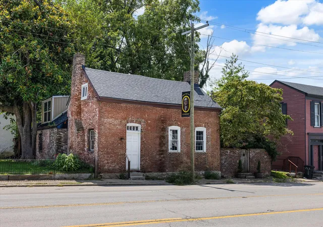 Photo 1 of Single family home for sale at 236 Lexington St, Versailles, KY 40383 | MLS# 26023578 | Listing updated on 2026-08-28