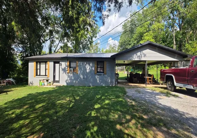 Photo 1 of Single family home for sale at 128 Carroll St, Somerset, KY 42501 | MLS# 26023663 | Listing updated on 2026-08-31