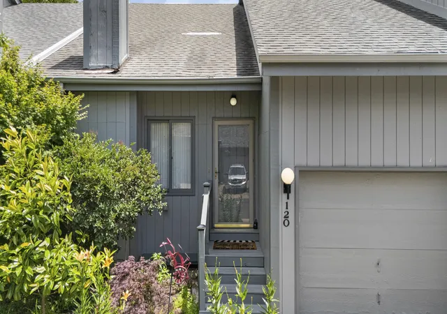 Photo 4 of Townhouse for sale at 120 Cherrybrook Dr, Nicholasville, KY 40356 | MLS# 26023598 | Listing updated on 2026-09-12