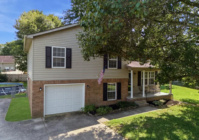Photo 2 of Single family home for sale at 303 Cedar Wy, Frankfort, KY 40601 | MLS# 26023697 | Listing updated on 2026-08-29