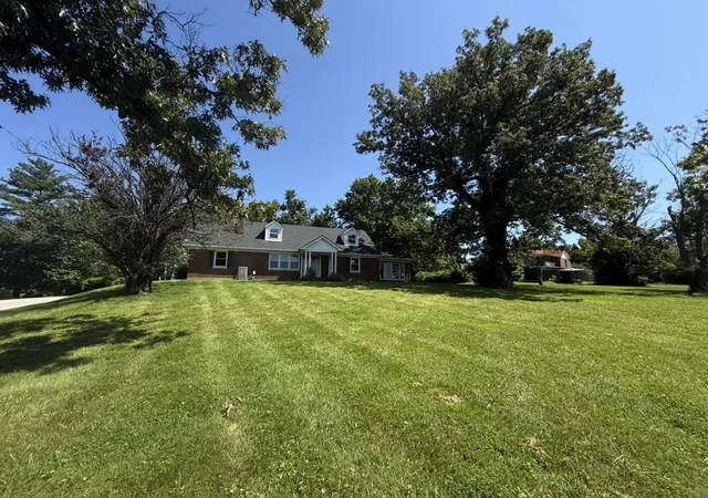 Photo 3 of Sale Pending at 2399 Irvine Rd, Richmond, KY 40475 | MLS# 26023621 | Listing updated on 2026-09-04