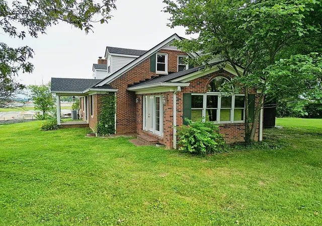 Photo 4 of Single Family Residence at 2399 Irvine Rd, Richmond, KY 40475 | MLS# 26023621 |  | Sold on 2026-10-09