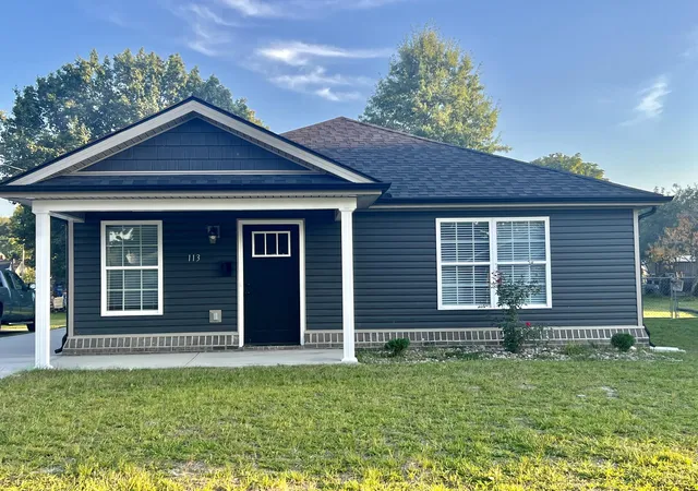 Single family home for sale at 113 Oak St, Berea, KY 40403 | MLS# 26023735 | Listing updated on 2026-09-03