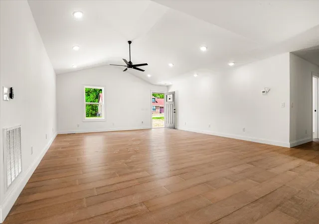 Photo 3 of Single family home for sale at 451 Madison Cir, London, KY 40741 | MLS# 26023624 | Listing updated on 2026-09-21