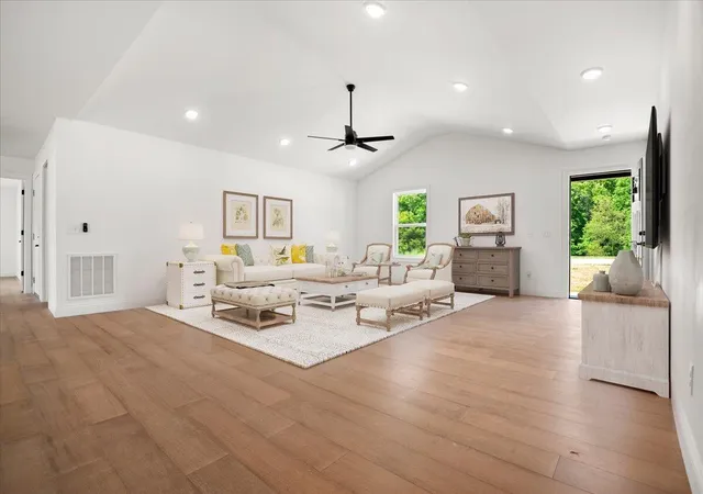 Photo 3 of Single family home for sale at 451 Madison Cir, London, KY 40741 | MLS# 26023624 | Listing updated on 2026-09-21