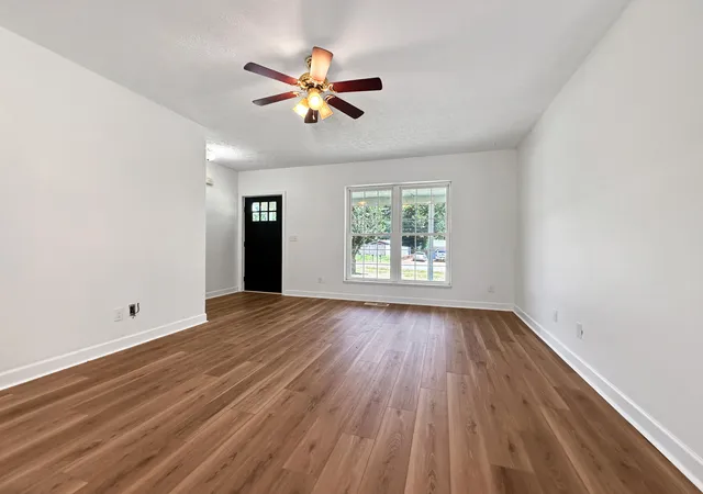 Photo 2 of Single family home for sale at 1602 Oak Hl Dr, Murray, KY 42071 | MLS# 26023806 | Listing updated on 2026-08-31