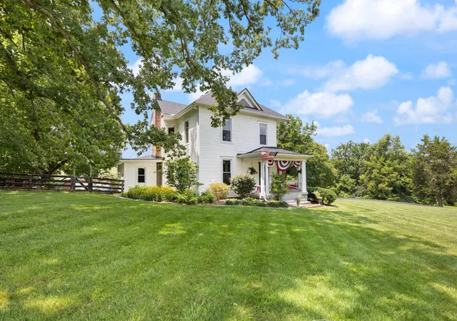 Photo 2 of Sale Pending at 221 Somerset St, Stanford, KY 40484 | MLS# 26023671 | Listing updated on 2026-09-21