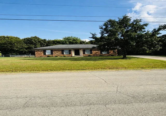 Photo 2 of Single family home for sale at 1025 Woodside Dr, Bardstown, KY 40004 | MLS# 26023687 | Listing updated on 2026-08-29