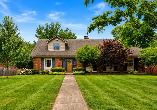 Photo 1 of Single family home for sale at 328 Leawood Dr, Lexington, KY 40502 | MLS# 26023707 | Listing updated on 2026-09-07