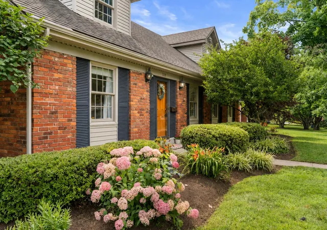 Photo 2 of Single family home for sale at 328 Leawood Dr, Lexington, KY 40502 | MLS# 26023707 | Listing updated on 2026-09-07