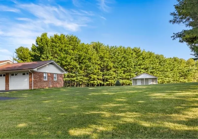 Photo 4 of Single family home for sale at 402 Secrest Xing, Flemingsburg, KY 41041 | MLS# 26023712 | Listing updated on 2026-09-07