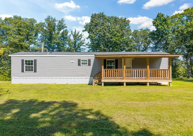 Photo 3 of Single family home for sale at 300 Short Holw Subdivision Rd, Beattyville, KY 41311 | MLS# 26023804 | Listing updated on 2026-08-31