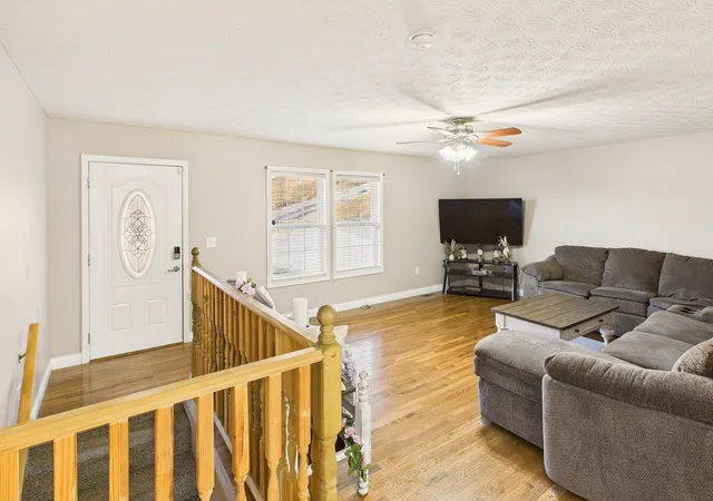 Photo 3 of Single family home for sale at 15 April Ln, Corbin, KY 40701 | MLS# 26023724 | Listing updated on 2026-09-16