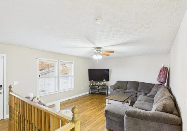 Photo 4 of Single family home for sale at 15 April Ln, Corbin, KY 40701 | MLS# 26023724 | Listing updated on 2026-09-16