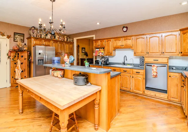 Photo 3 of Single family home for sale at 200 English Ln, Columbia, KY 42728 | MLS# 26023727 | Listing updated on 2026-08-30