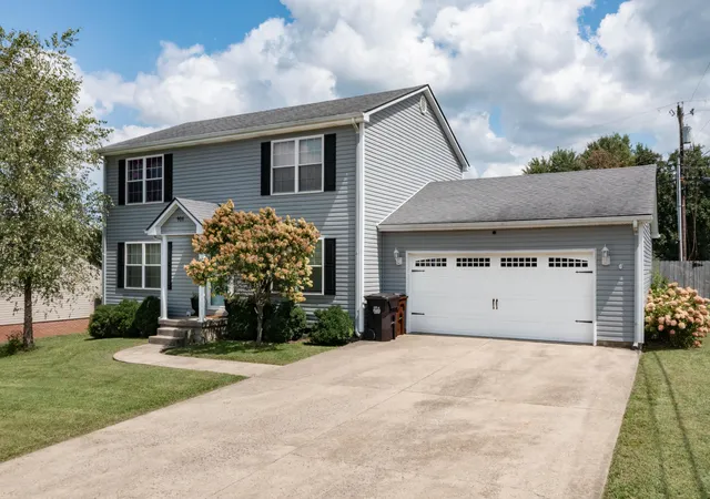 Photo 1 of Sale Pending at 900 N Meadowhill Rd, Paris, KY 40361 | MLS# 26023856 | Listing updated on 2026-10-07