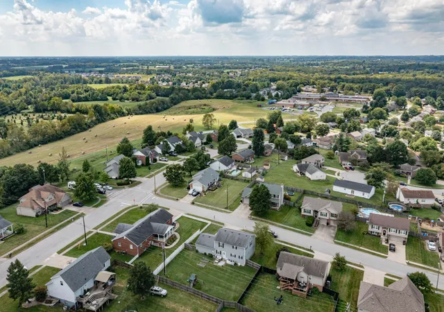 Photo 34 of Sale Pending at 900 N Meadowhill Rd, Paris, KY 40361 | MLS# 26023856 | Listing updated on 2026-10-07