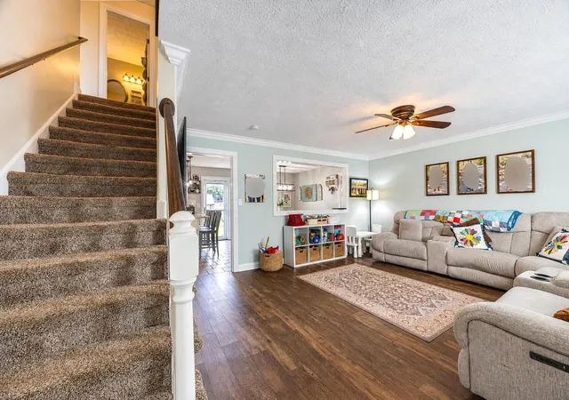 Photo 3 of Sale Pending at 900 N Meadowhill Rd, Paris, KY 40361 | MLS# 26023856 | Listing updated on 2026-10-07