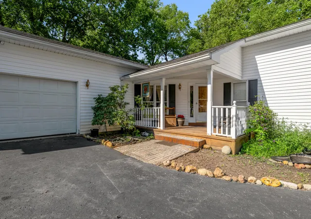Photo 2 of Single family home for sale at 2073 Crystal Springs Rd, Danville, KY 40422 | MLS# 26023734 | Listing updated on 2026-08-30