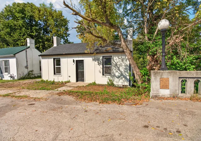 Photo 1 of Single family home for sale at 218 N Greenville St, Harrodsburg, KY 40330 | MLS# 26023748 | Listing updated on 2026-08-30