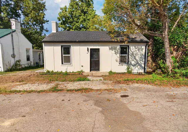 Photo 2 of Single family home for sale at 218 N Greenville St, Harrodsburg, KY 40330 | MLS# 26023748 | Listing updated on 2026-08-30