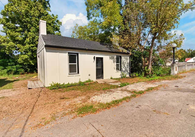 Photo 3 of Single family home for sale at 218 N Greenville St, Harrodsburg, KY 40330 | MLS# 26023748 | Listing updated on 2026-09-15