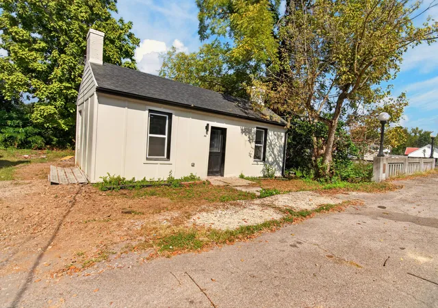 Photo 3 of Single family home for sale at 218 N Greenville St, Harrodsburg, KY 40330 | MLS# 26023748 | Listing updated on 2026-10-13