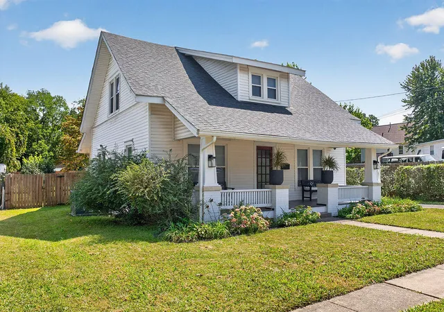 Photo 1 of Single family home for sale at 102 Woodford Dr, Lexington, KY 40504 | MLS# 26023779 | Listing updated on 2026-08-31