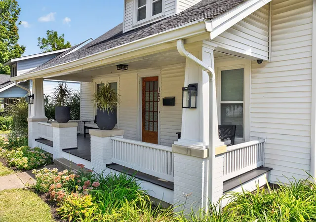 Photo 3 of Single family home for sale at 102 Woodford Dr, Lexington, KY 40504 | MLS# 26023779 | Listing updated on 2026-08-31