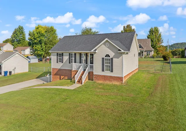Photo 3 of Sale Pending at 176 Surrey Way, Science Hill, KY 42553 | MLS# 26023872 | Listing updated on 2026-09-27