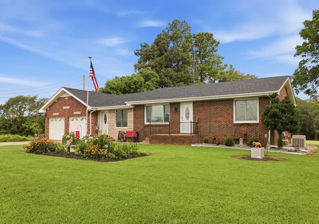 Photo 3 of Single family home for sale at 1352 Grant Rd, Murray, KY 42071 | MLS# 26023830 | Listing updated on 2026-08-31