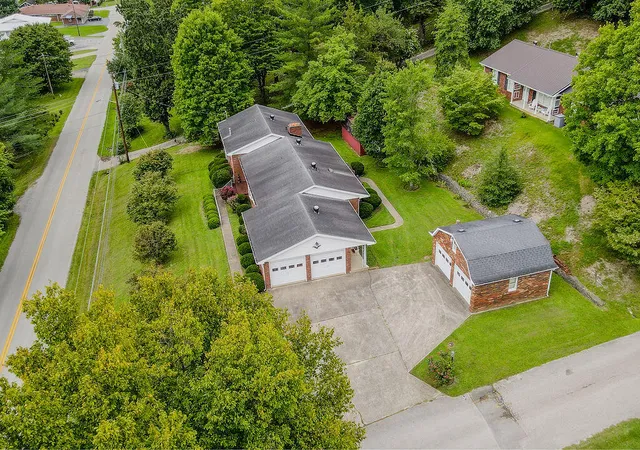 Single family home for sale at 222 N Court St, Irvine, KY 40336 | MLS# 26023774