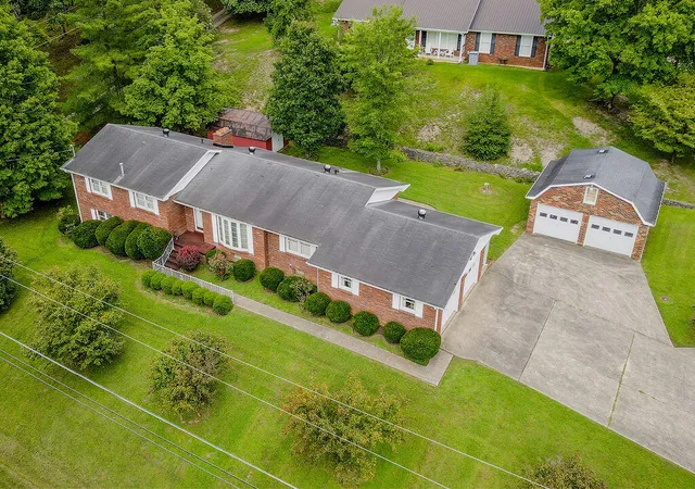 Photo 1 of Single family home for sale at 222 N Court St, Irvine, KY 40336 | MLS# 26023774 | Listing updated on 2026-09-01