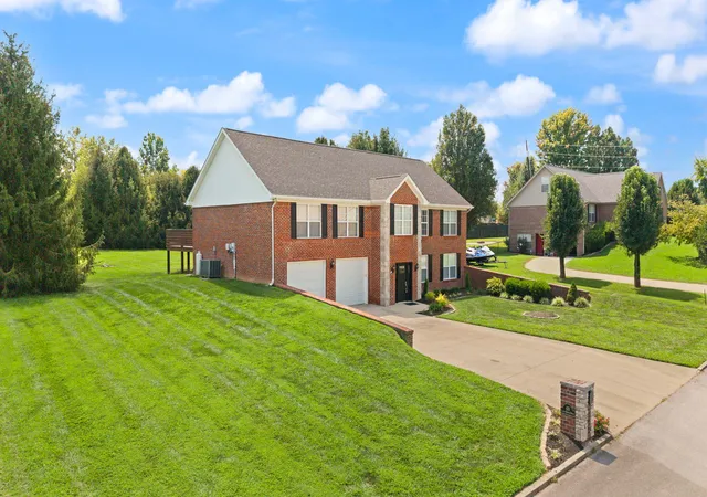 Photo 2 of Sale Pending at 410 Lewis Brown Dr, Somerset, KY 42503 | MLS# 26023840 | Listing updated on 2026-09-18