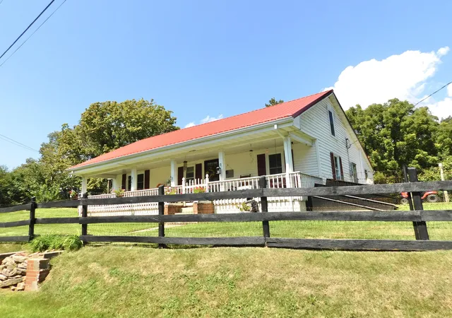 Single family home for sale at 590 Webb Rd, Irvine, KY 40336 | MLS# 26023805