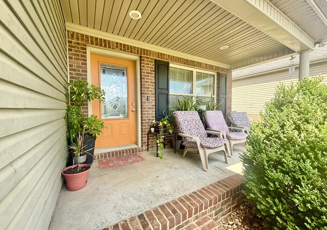 Photo 2 of Single family home for sale at 102 Saddlebrook Ct, Hopkinsville, KY 42240 | MLS# 26023785 | Listing updated on 2026-08-31