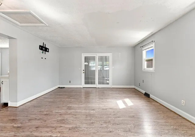 Photo 3 of Single family home for sale at 2432 La Rochelle Rd, Lexington, KY 40504 | MLS# 26023878 | Listing updated on 2026-09-01