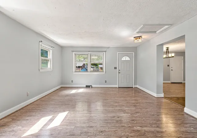 Photo 4 of Single family home for sale at 2432 La Rochelle Rd, Lexington, KY 40504 | MLS# 26023878 | Listing updated on 2026-09-01
