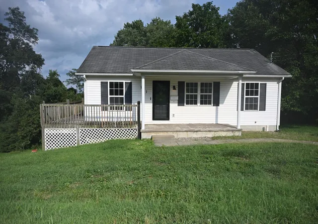 Photo 1 of Single family home for sale at 211 Willow St, Mount Sterling, KY 40353 | MLS# 26023851 | Listing updated on 2026-09-15