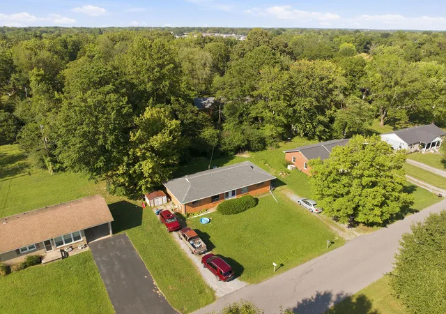 Listing Photo 2 - Condo for sale in building located at 1304 Peggy Ann Dr, Murray, KY 42071