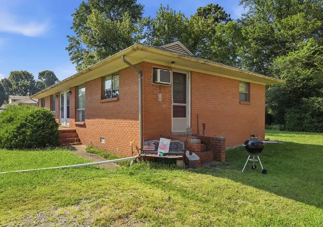 Photo 3 of House for sale at 1304 Peggy Ann Dr, Murray, KY 42071 | MLS# 26023823 | Listing updated on 2026-09-01