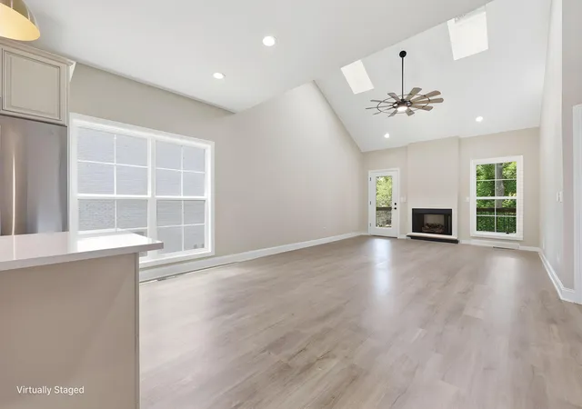 Listing Photo 4 - Condo for sale in building located at 232 Sugartree Ln, Versailles, KY 40383