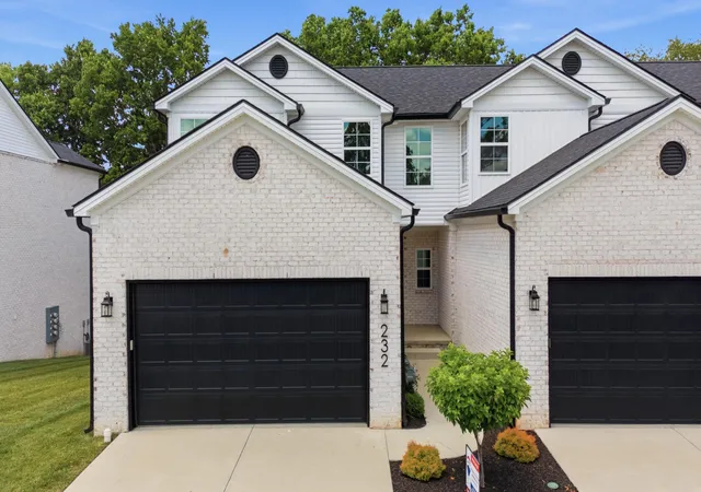 Listing Photo 2 - Condo for sale in building located at 232 Sugartree Ln, Versailles, KY 40383 - Unit #